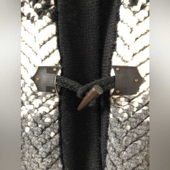 Scandinavian Inspired Sweater - Picture 5 of 7